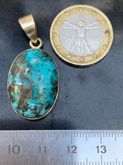 Turquoise Perse ! Pendentif en Argent 925 de 40mm de hauteur x 19 de largeur x 9 d'épaisseur. Vendu avec cordon réglable de couleur noire !
