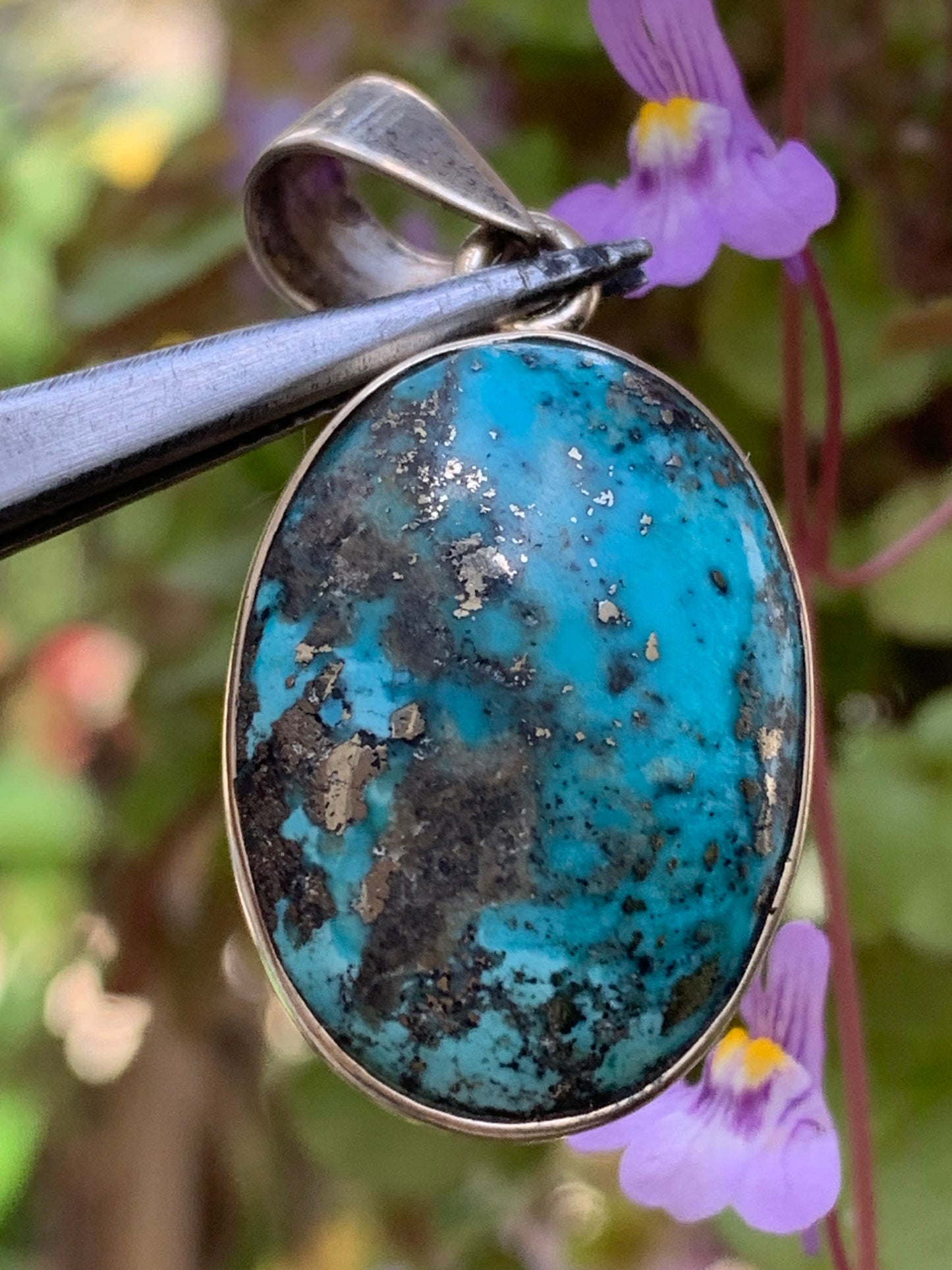 Turquoise Perse ! Pendentif en Argent 925 de 40mm de hauteur x 19 de largeur x 9 d'épaisseur. Vendu avec cordon réglable de couleur noire !