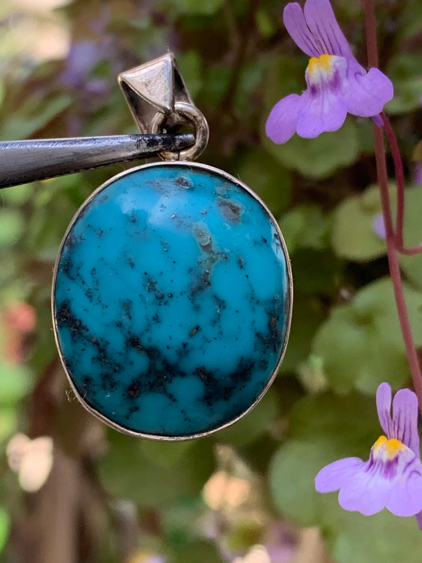 Turquoise Perse ! Pendentif en Argent 925 de 35mm de hauteur x 21 de largeur x 10 d'épaisseur. Vendu avec cordon réglable de couleur noire !