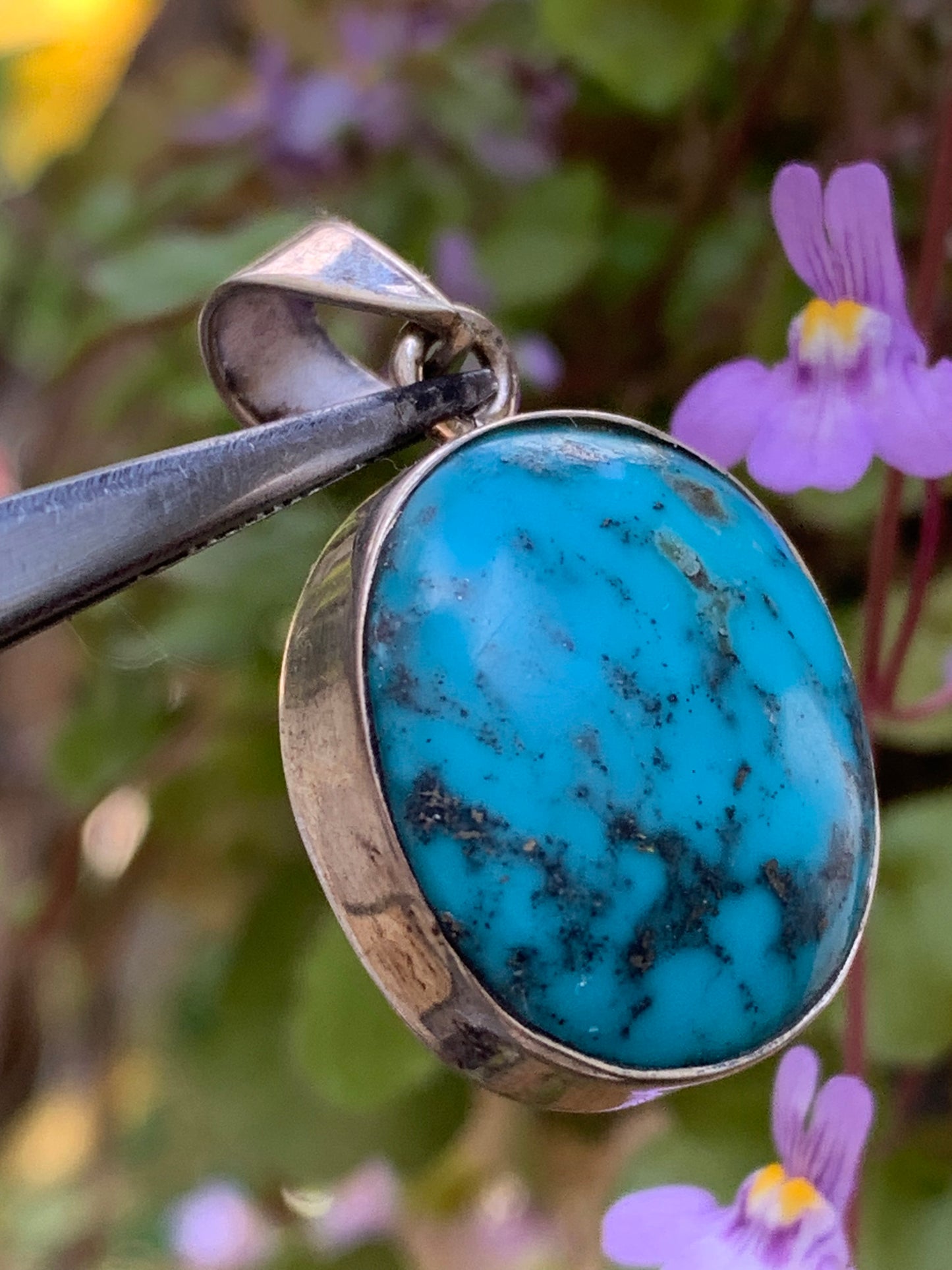 Turquoise Perse ! Pendentif en Argent 925 de 35mm de hauteur x 21 de largeur x 10 d'épaisseur. Vendu avec cordon réglable de couleur noire !