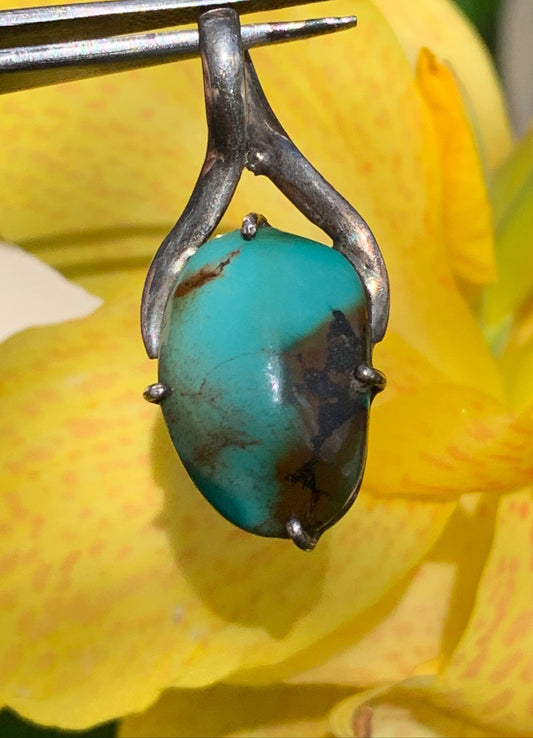 Turquoise Perse ! Pendentif en Argent 925 de 35mm de hauteur x 16 de largeur x 5 d'épaisseur. Vendu avec cordon réglable de couleur noire !