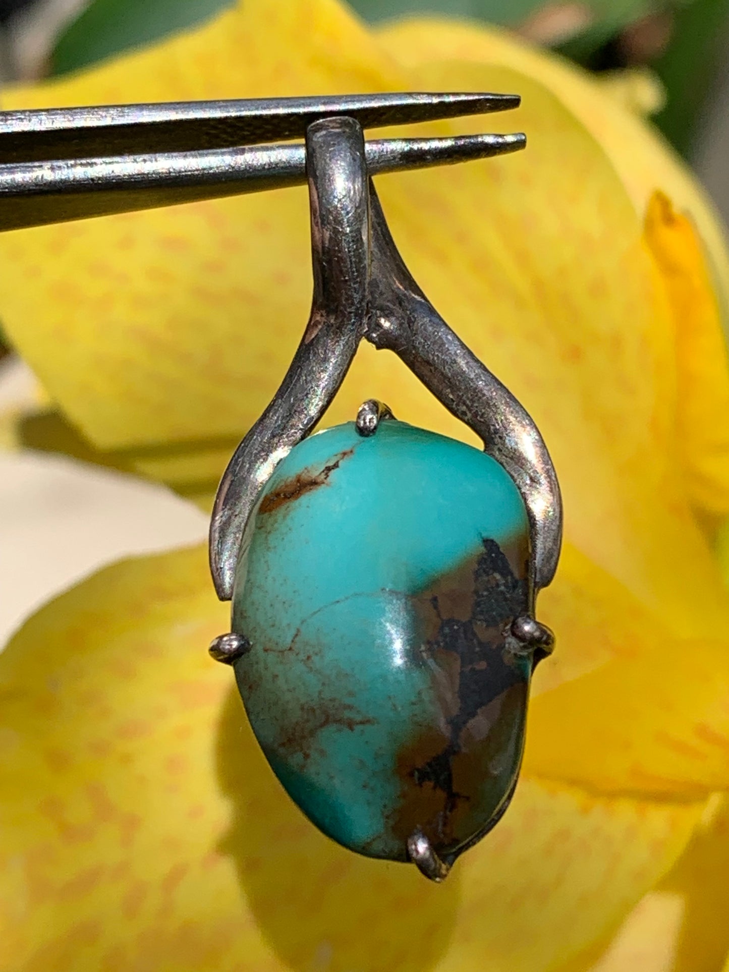 Turquoise Perse ! Pendentif en Argent 925 de 35mm de hauteur x 16 de largeur x 5 d'épaisseur. Vendu avec cordon réglable de couleur noire !