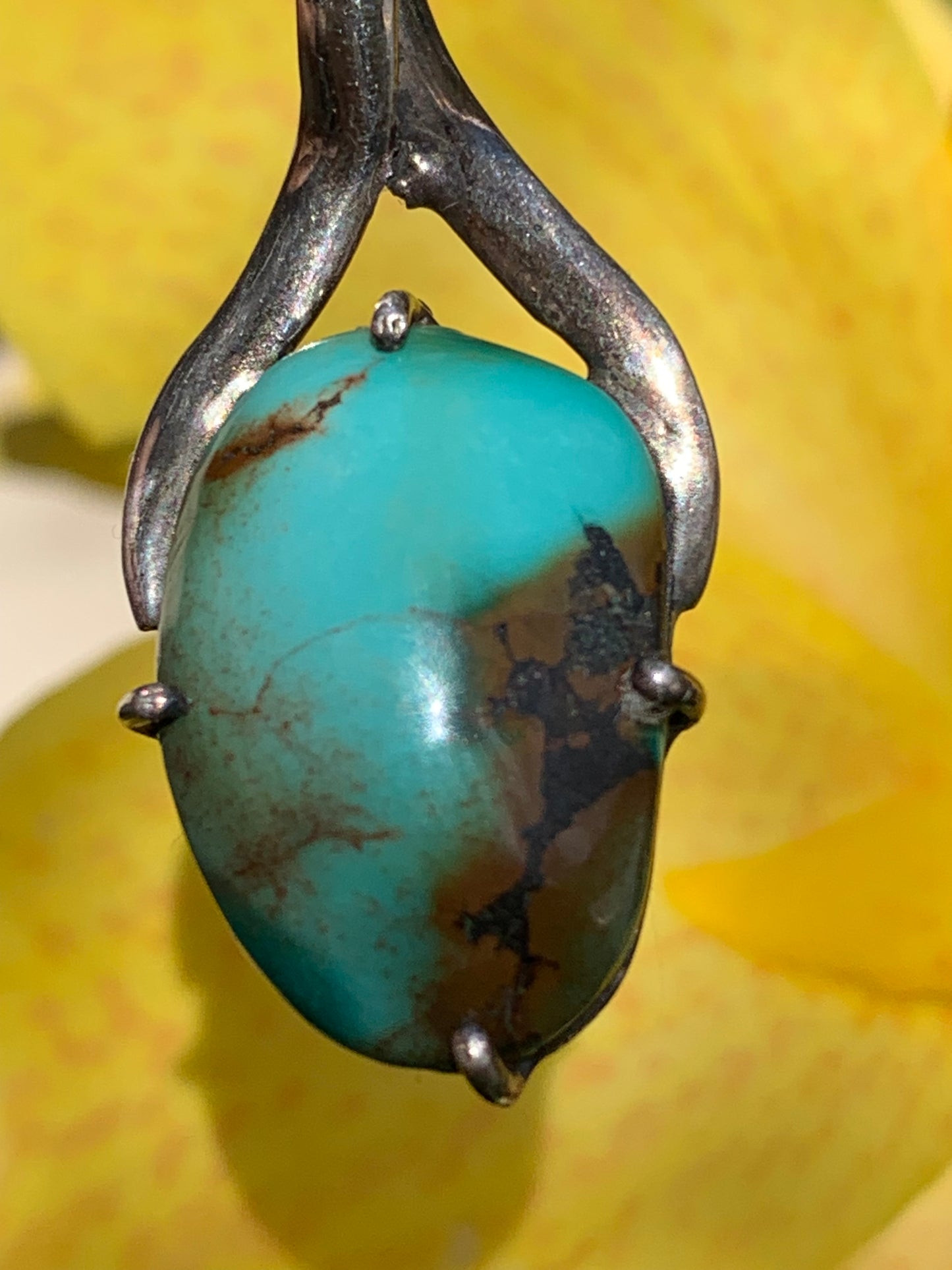 Turquoise Perse ! Pendentif en Argent 925 de 35mm de hauteur x 16 de largeur x 5 d'épaisseur. Vendu avec cordon réglable de couleur noire !