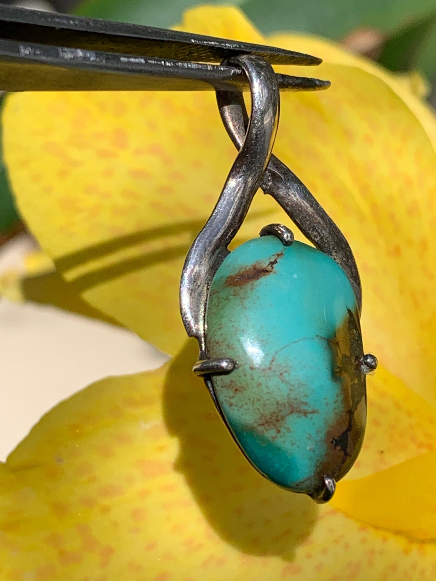 Turquoise Perse ! Pendentif en Argent 925 de 35mm de hauteur x 16 de largeur x 5 d'épaisseur. Vendu avec cordon réglable de couleur noire !