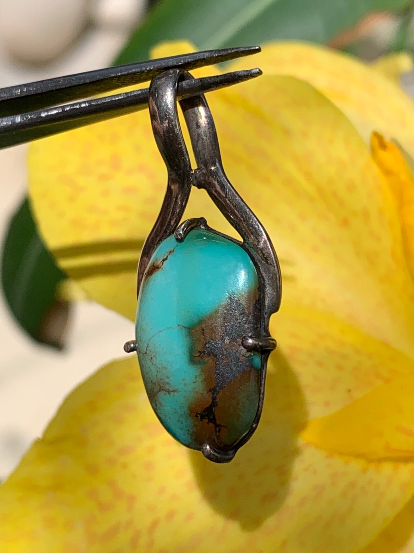 Turquoise Perse ! Pendentif en Argent 925 de 35mm de hauteur x 16 de largeur x 5 d'épaisseur. Vendu avec cordon réglable de couleur noire !