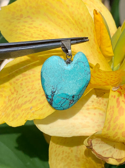 Turquoise de Chine ! Pendentif en Argent 925 de 30mm de hauteur x 20 de largeur x 7 d'épaisseur. Vendu avec cordon réglable de couleur noire !