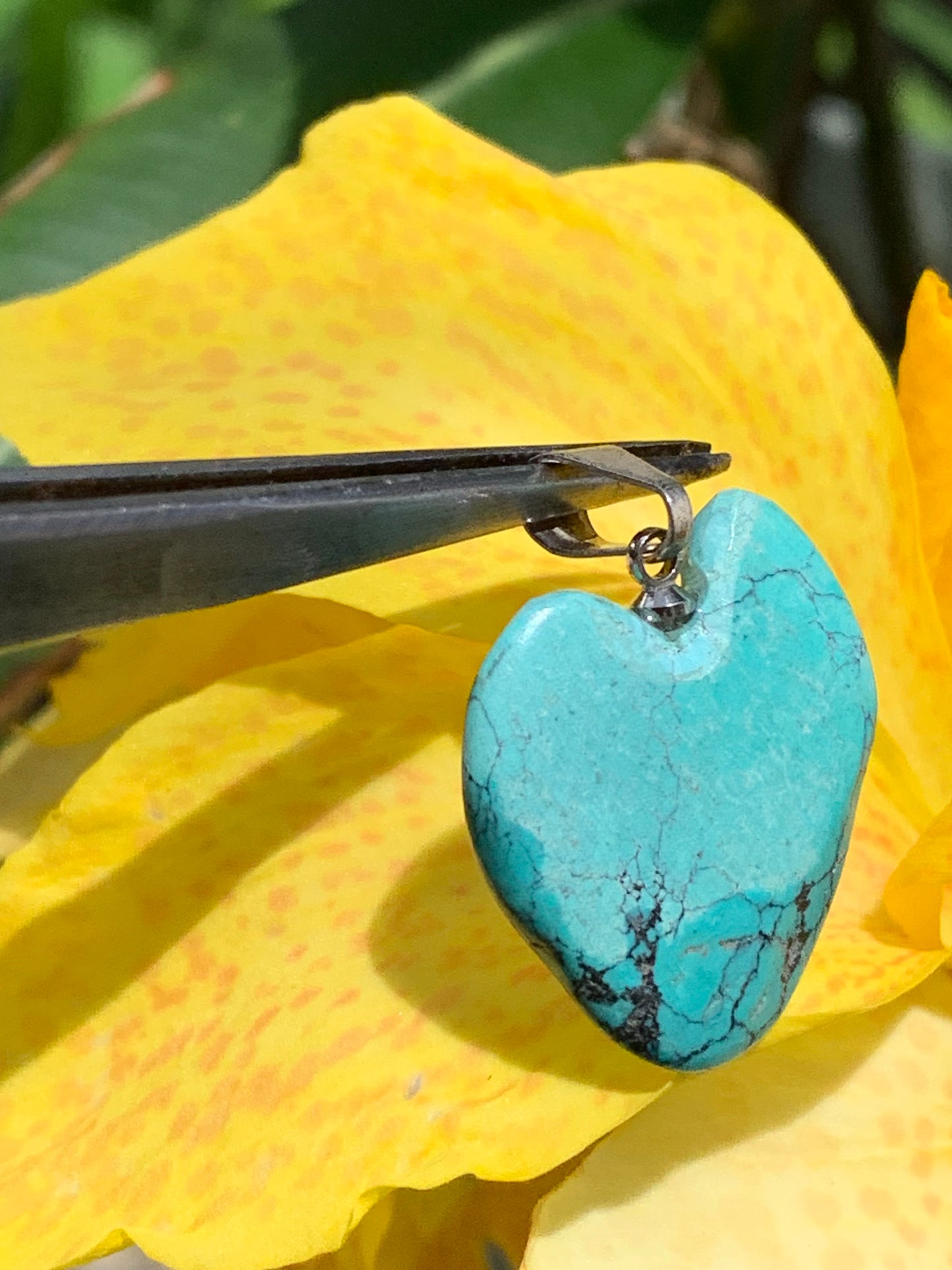 Turquoise de Chine ! Pendentif en Argent 925 de 30mm de hauteur x 20 de largeur x 7 d'épaisseur. Vendu avec cordon réglable de couleur noire !
