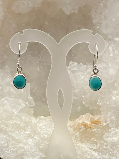 Boucles d'oreilles en Turquoise , cabochon sertis de forme ovale, qualité AA à AAA. Vendu en finition Argent, parfait !