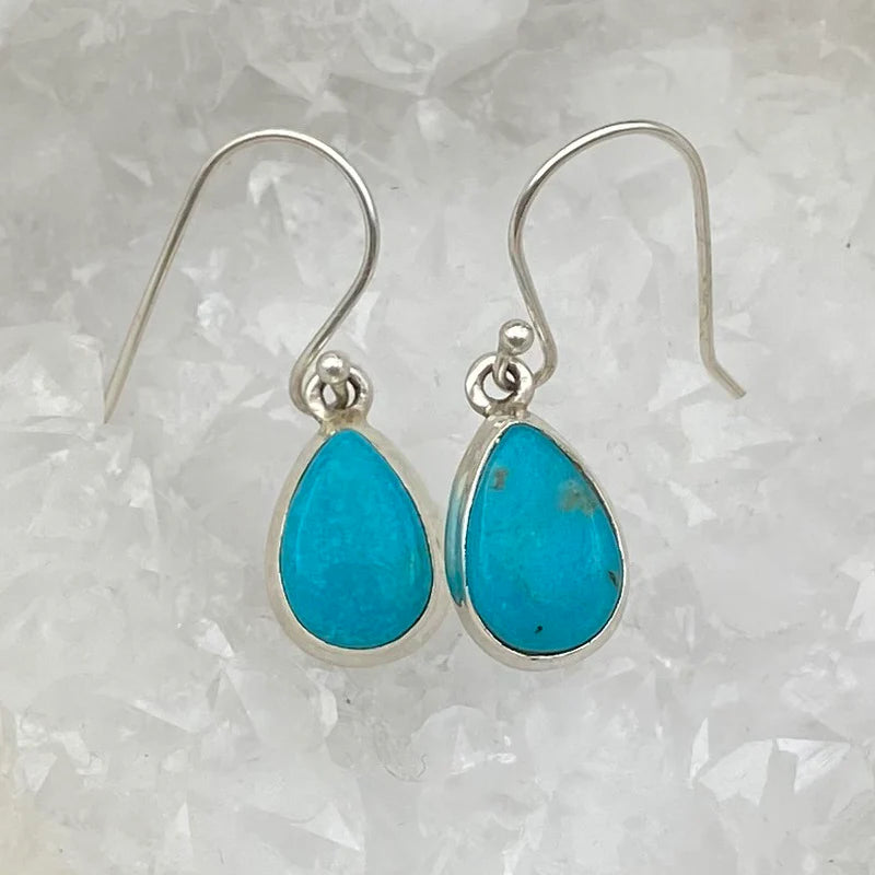 Boucles d'oreilles en Turquoise , cabochon sertis en formes de 'goutte', qualité AA à AAA. Vendu en finition Argent, parfait !