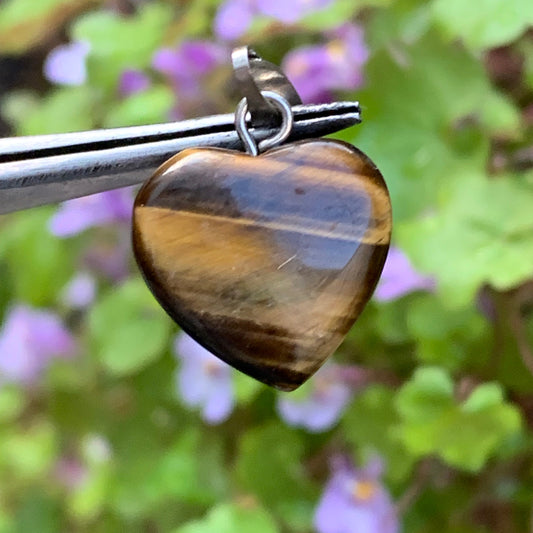 Oeil de tigre, pendentif 'Coeur' en Argent, de 20mm de hauteur x 15 de largeur x 5 d'épaisseur. Vendu avec cordon réglable de couleur noire offert !