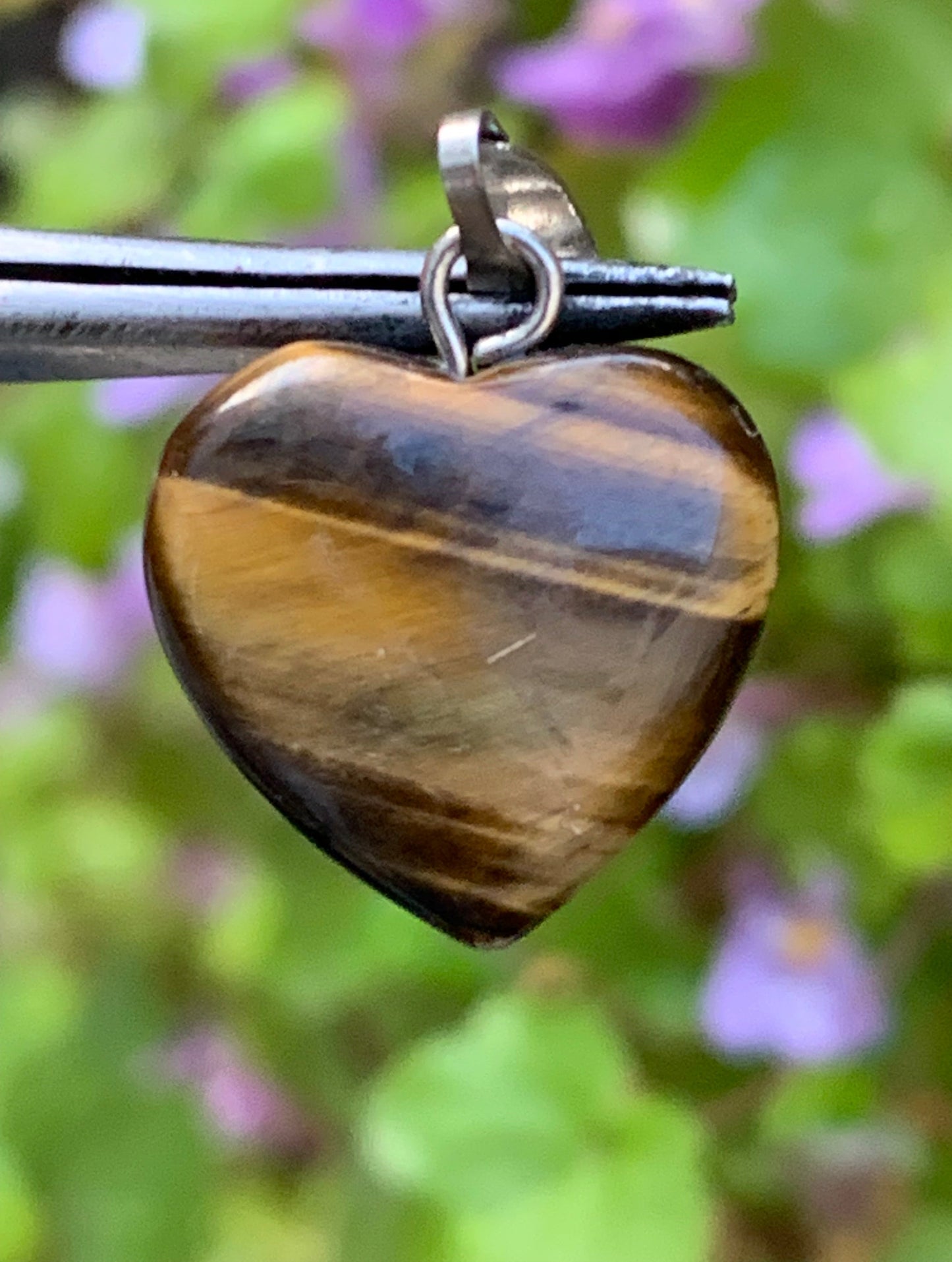 Oeil de tigre, pendentif 'Coeur' en Argent, de 20mm de hauteur x 15 de largeur x 5 d'épaisseur. Vendu avec cordon réglable de couleur noire offert !