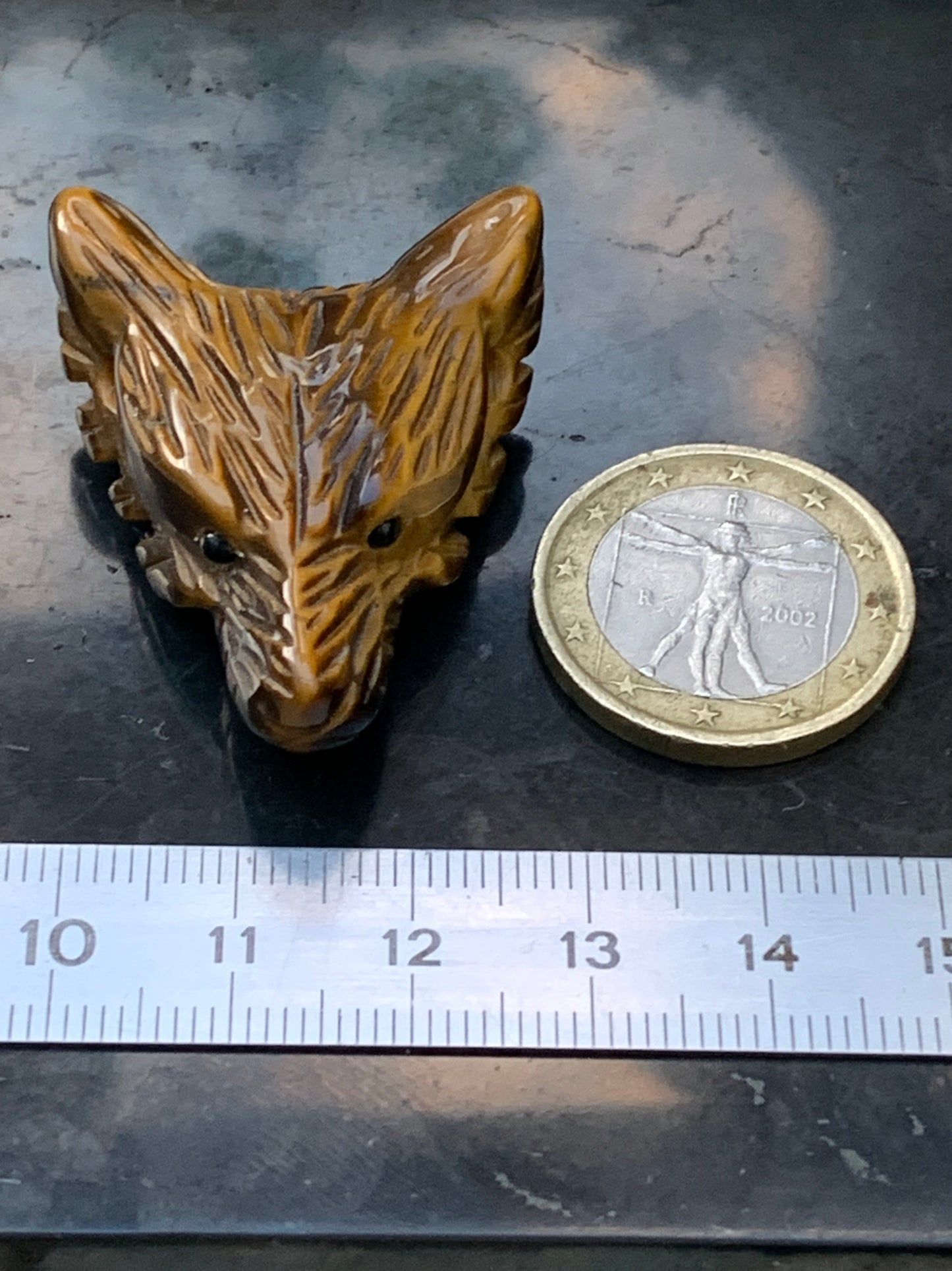 Oeil de tigre, pendentif 'Tête de loup', de 38mm de hauteur x 30 de largeur x 15 d'épaisseur, fait en France. Vendu avec cordon réglable de couleur noire offert !