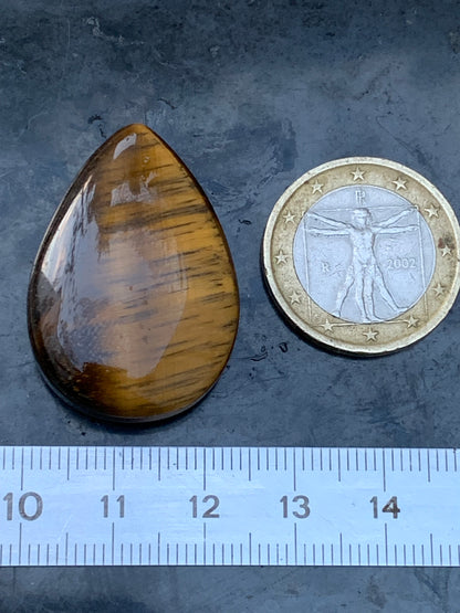 Oeil de tigre, pendentif, de 38 millimètres de hauteur x 24 mm de largeur x 12 millimètres. Vendu avec cordon noir réglable offert !