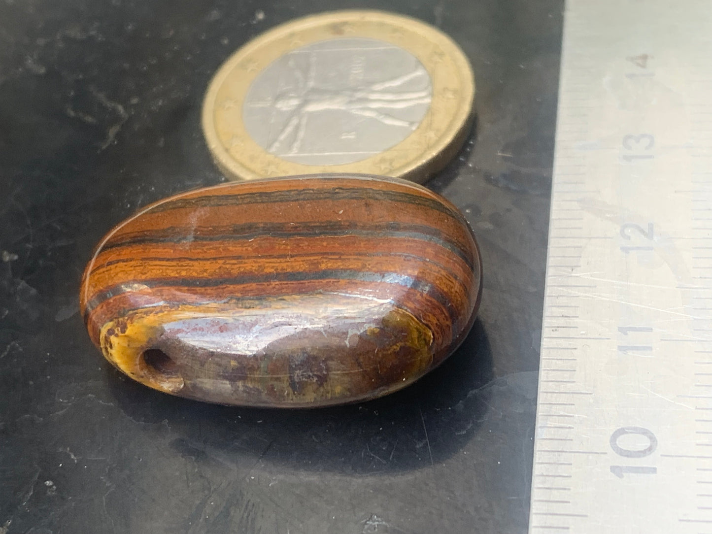 Oeil de fer, pendentif de 54 millimètres de hauteur x 9 mm de largeur x 9 millimètres. Vendu avec cordon noir réglable offert !