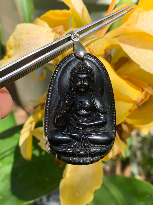 Obsidienne noire, pendentif du Bouddha de 62 millimètres de hauteur x 32 mm de largeur x 12 millimètres. Vendu avec cordon noir réglable offert !