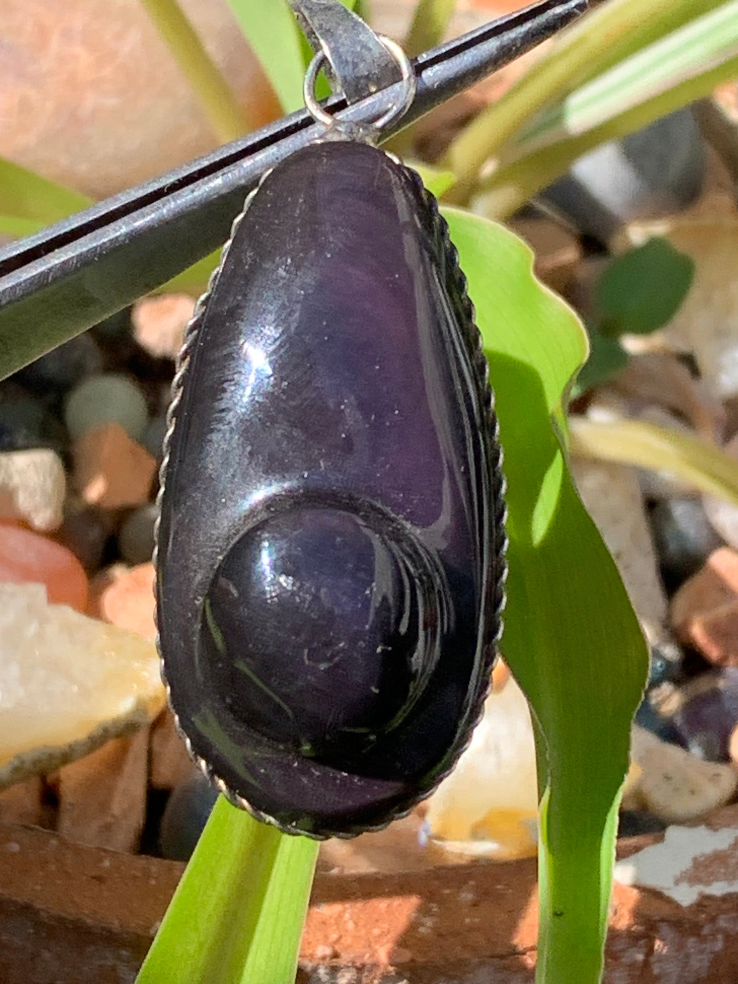 Obsidienne 'Oeil céleste', pendentif de 50mm de hauteur x 25 de largeur x 10 d'épaisseur, fait en France. Vendu avec cordon réglable de couleur noire offert !