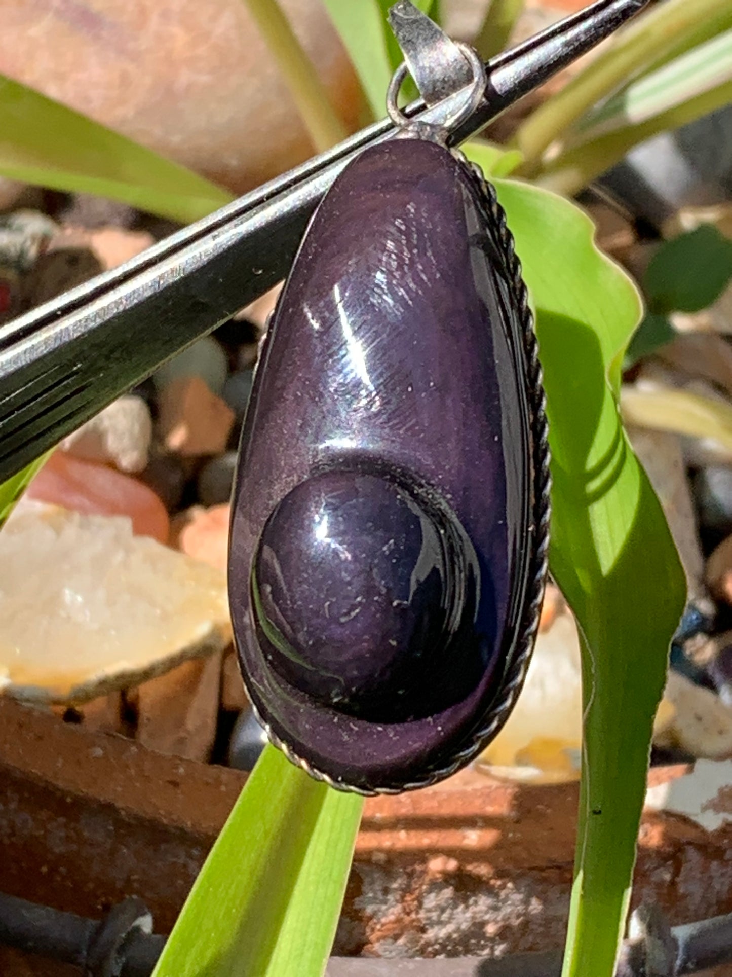 Obsidienne 'Oeil céleste', pendentif de 50mm de hauteur x 25 de largeur x 10 d'épaisseur, fait en France. Vendu avec cordon réglable de couleur noire offert !