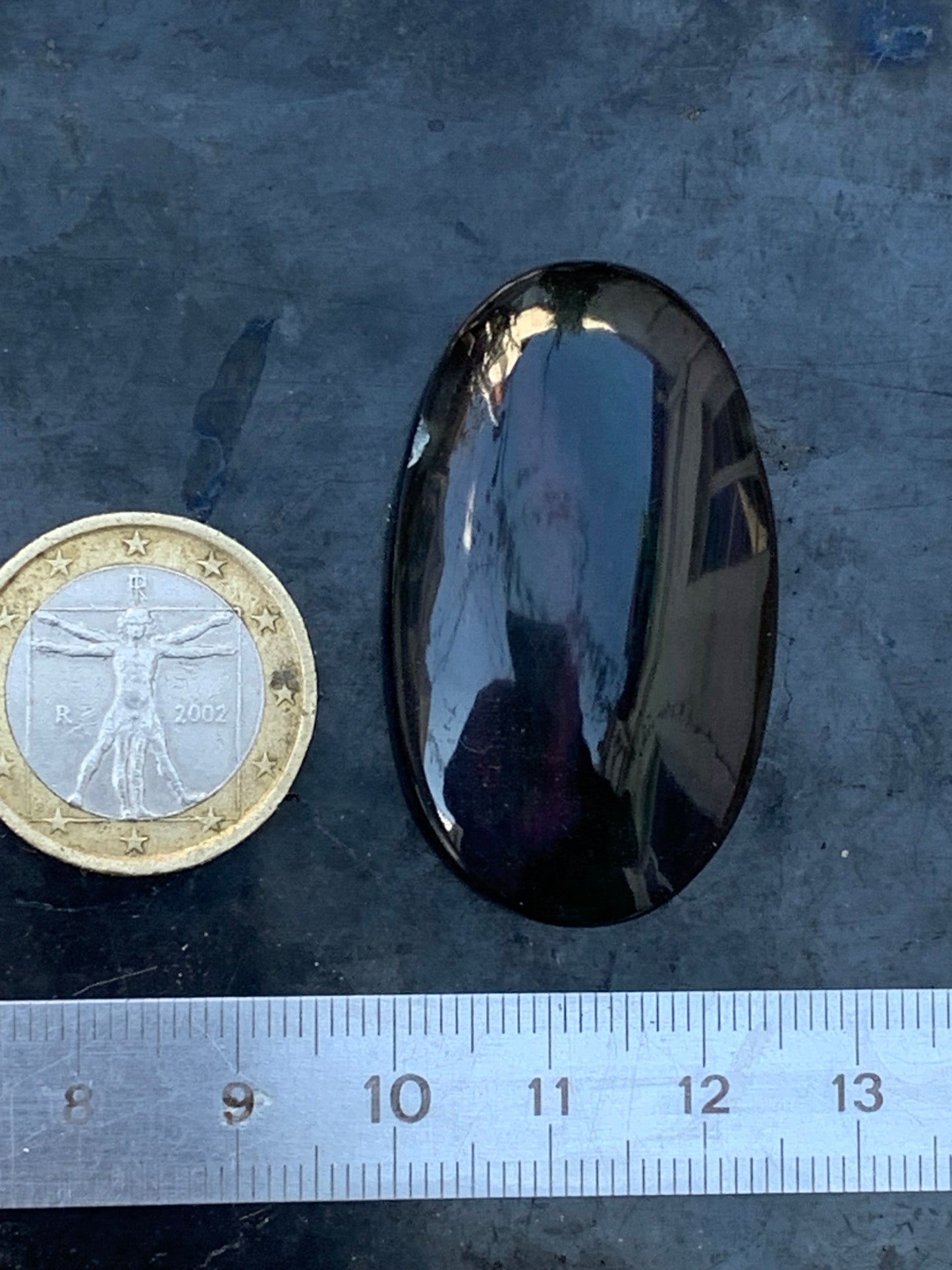 Obsidienne Arc-en-ciel, pendentif de 42 millimètres de hauteur x 25 mm de largeur x 12 millimètres. Vendu avec cordon noir réglable offert !