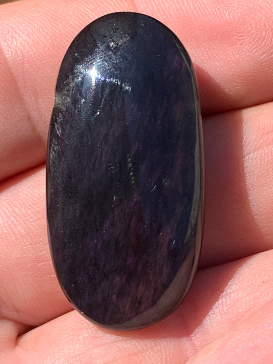 Obsidienne Arc-en-ciel, pendentif de 41 millimètres de hauteur x 21 mm de largeur x 11 millimètres. Vendu avec cordon noir réglable offert !