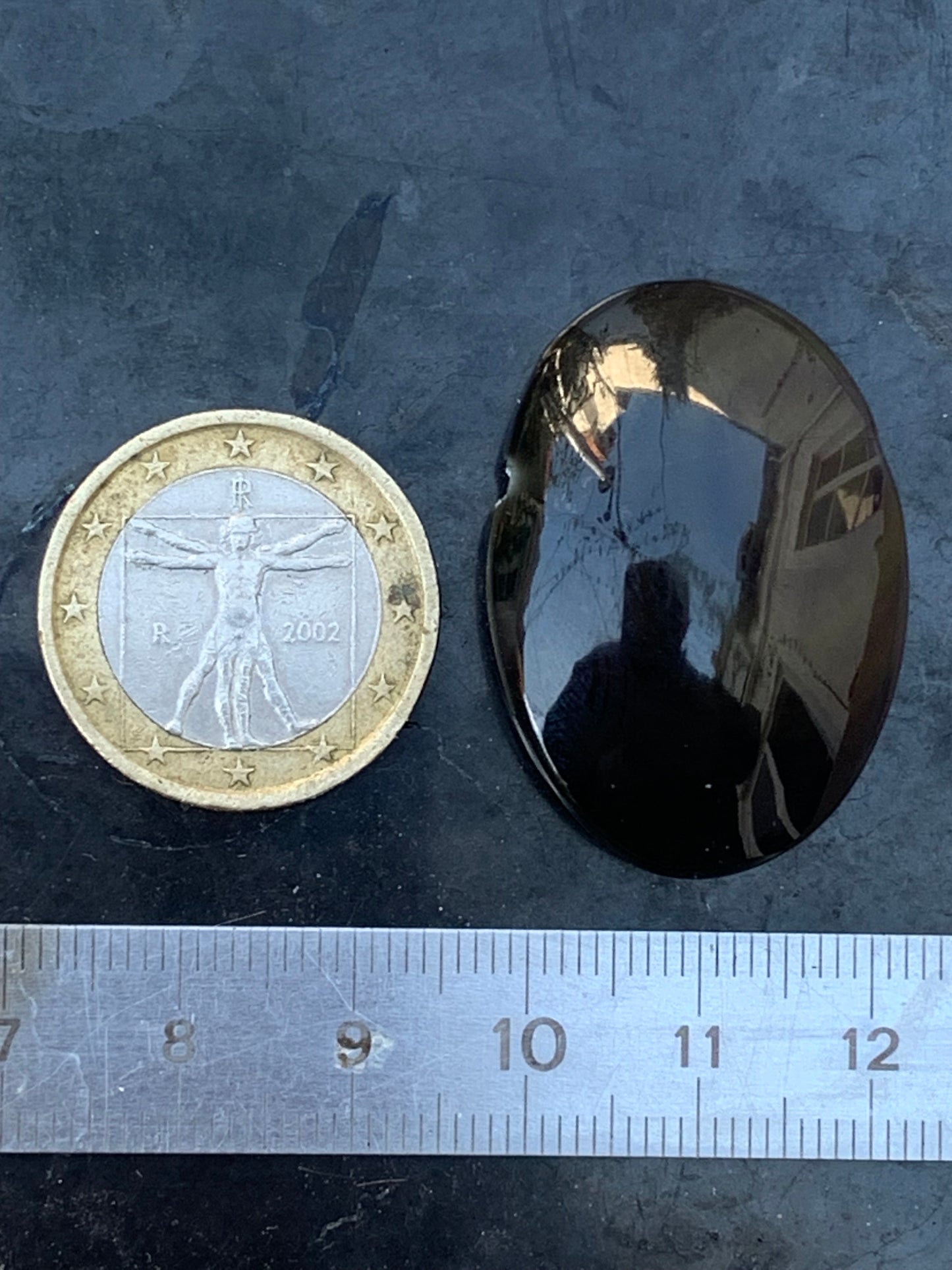 Obsidienne Arc-en-ciel, pendentif de 34 millimètres de hauteur x 25 mm de largeur x 12 millimètres. Vendu avec cordon noir réglable offert !