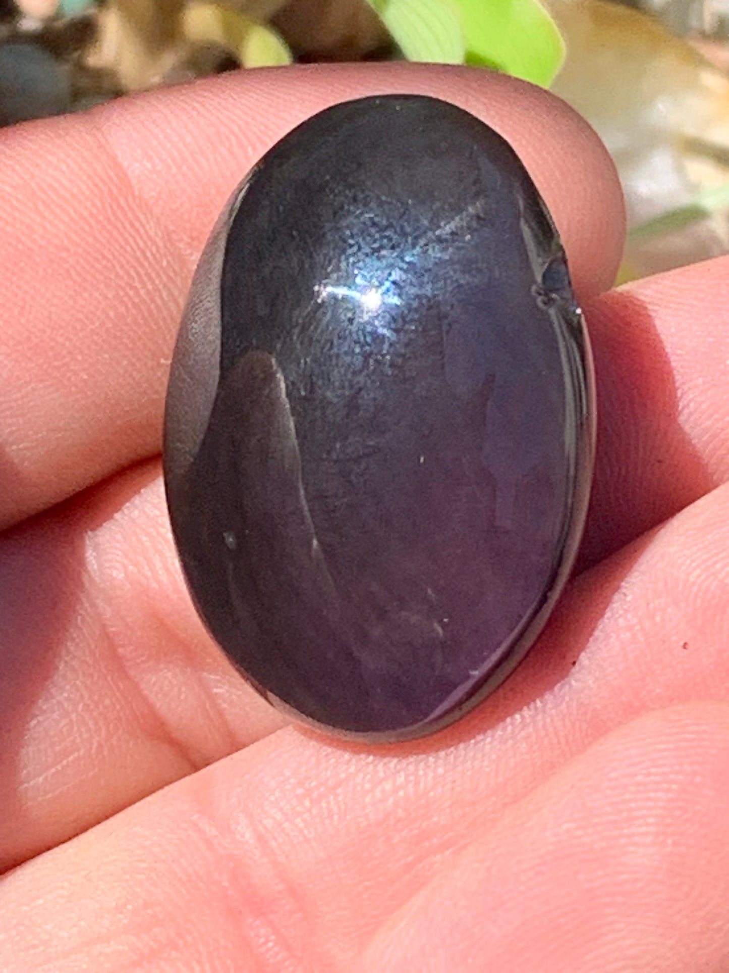 Obsidienne Arc-en-ciel, pendentif de 34 millimètres de hauteur x 25 mm de largeur x 12 millimètres. Vendu avec cordon noir réglable offert !