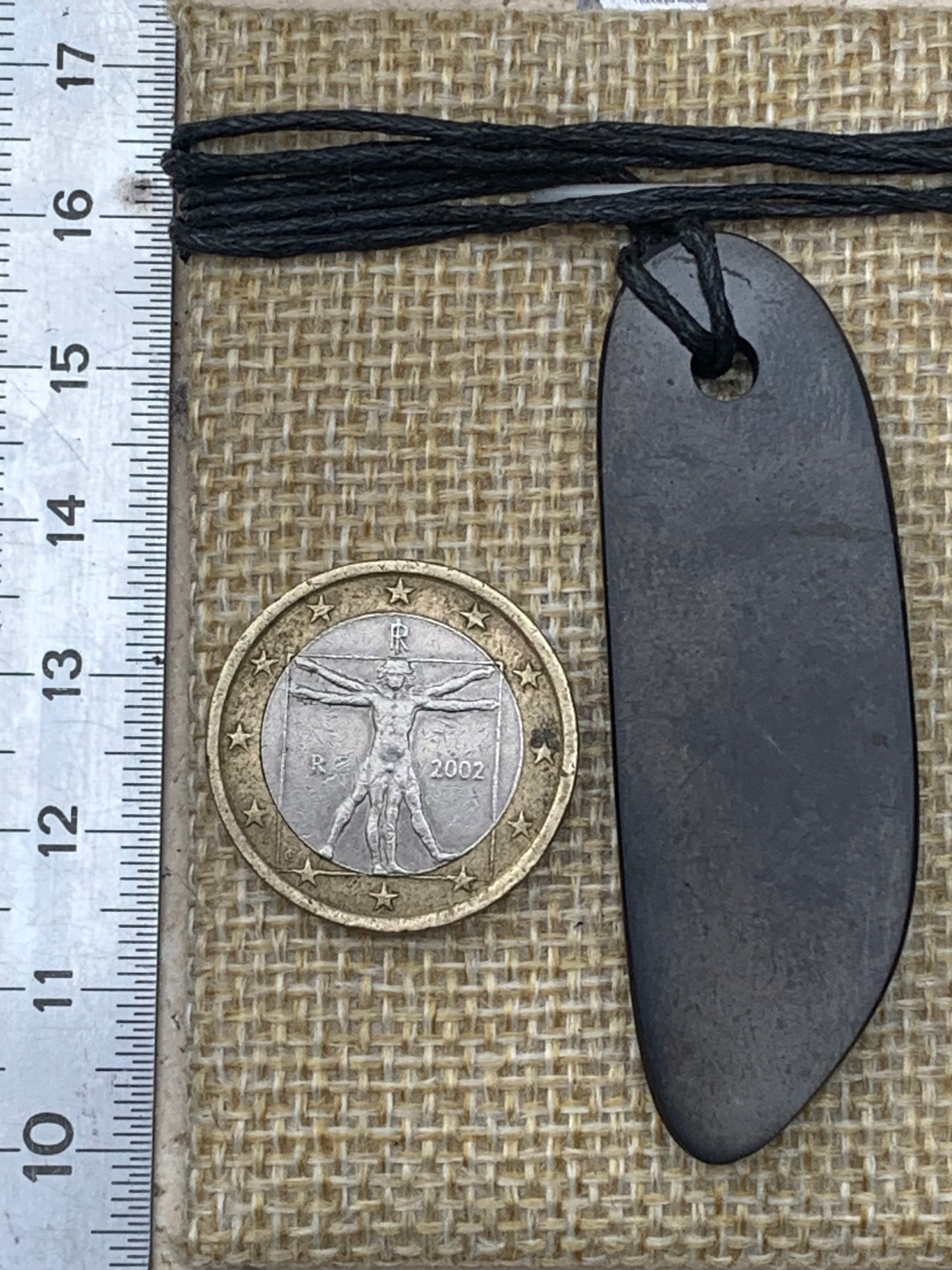 Shungite, pendentif de 58mm de hauteur x 19 de largeur x 5 d'épaisseur. Vendu avec cordon réglable de couleur noire offert !