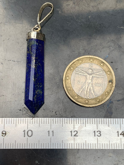 Lapis lazuli, pièce unique en Argent de 52 millimètres de hauteur x 9 millimètres de largeur x 7 d'épaisseur. Vendu avec un cordon réglable de couleur noire !