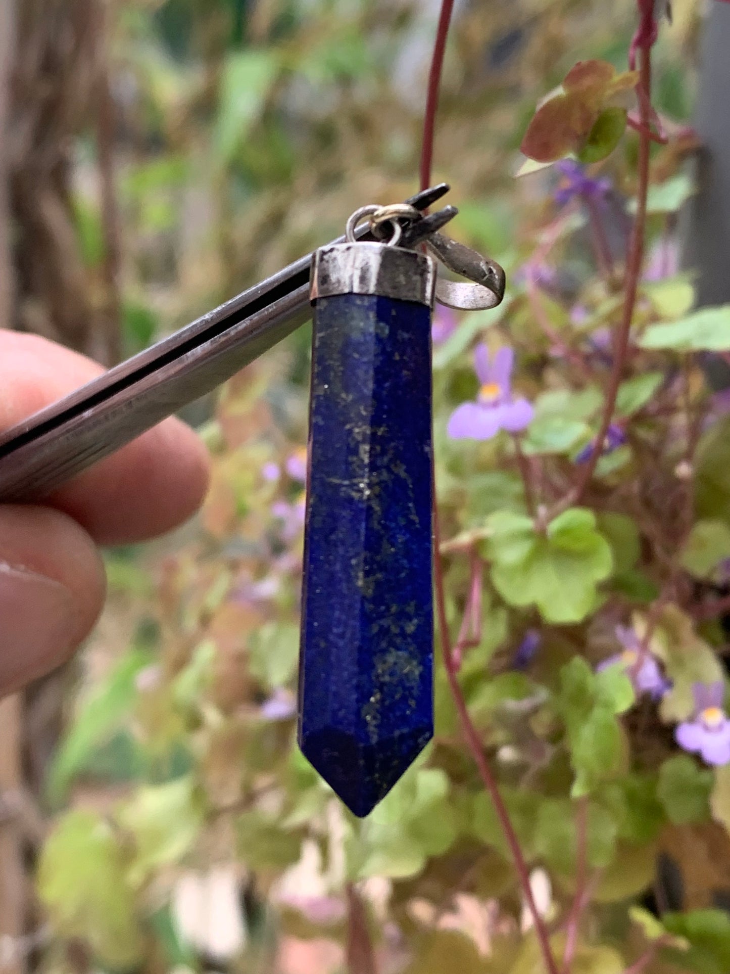 Lapis lazuli, pièce unique en Argent de 52 millimètres de hauteur x 9 millimètres de largeur x 7 d'épaisseur. Vendu avec un cordon réglable de couleur noire !