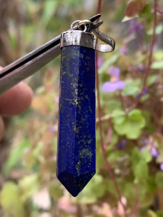 Lapis lazuli, pièce unique en Argent de 52 millimètres de hauteur x 9 millimètres de largeur x 7 d'épaisseur. Vendu avec un cordon réglable de couleur noire !