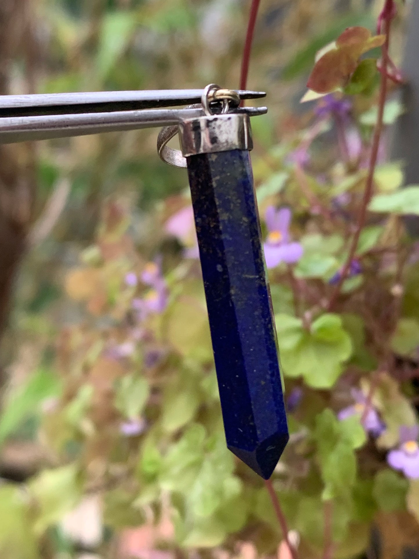 Lapis lazuli, pièce unique en Argent de 52 millimètres de hauteur x 9 millimètres de largeur x 7 d'épaisseur. Vendu avec un cordon réglable de couleur noire !