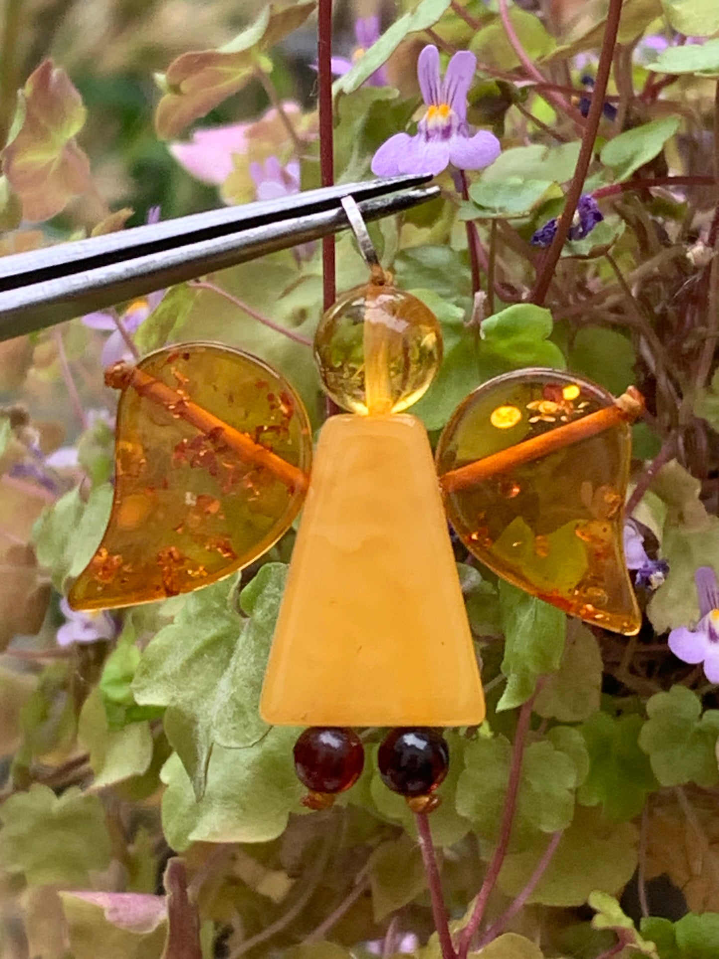 Amber, angel-shaped pendant measuring 38x35x8 millimeters, sold with a sliding (adjustable) black leather cord measuring 40 to 70 centimeters!