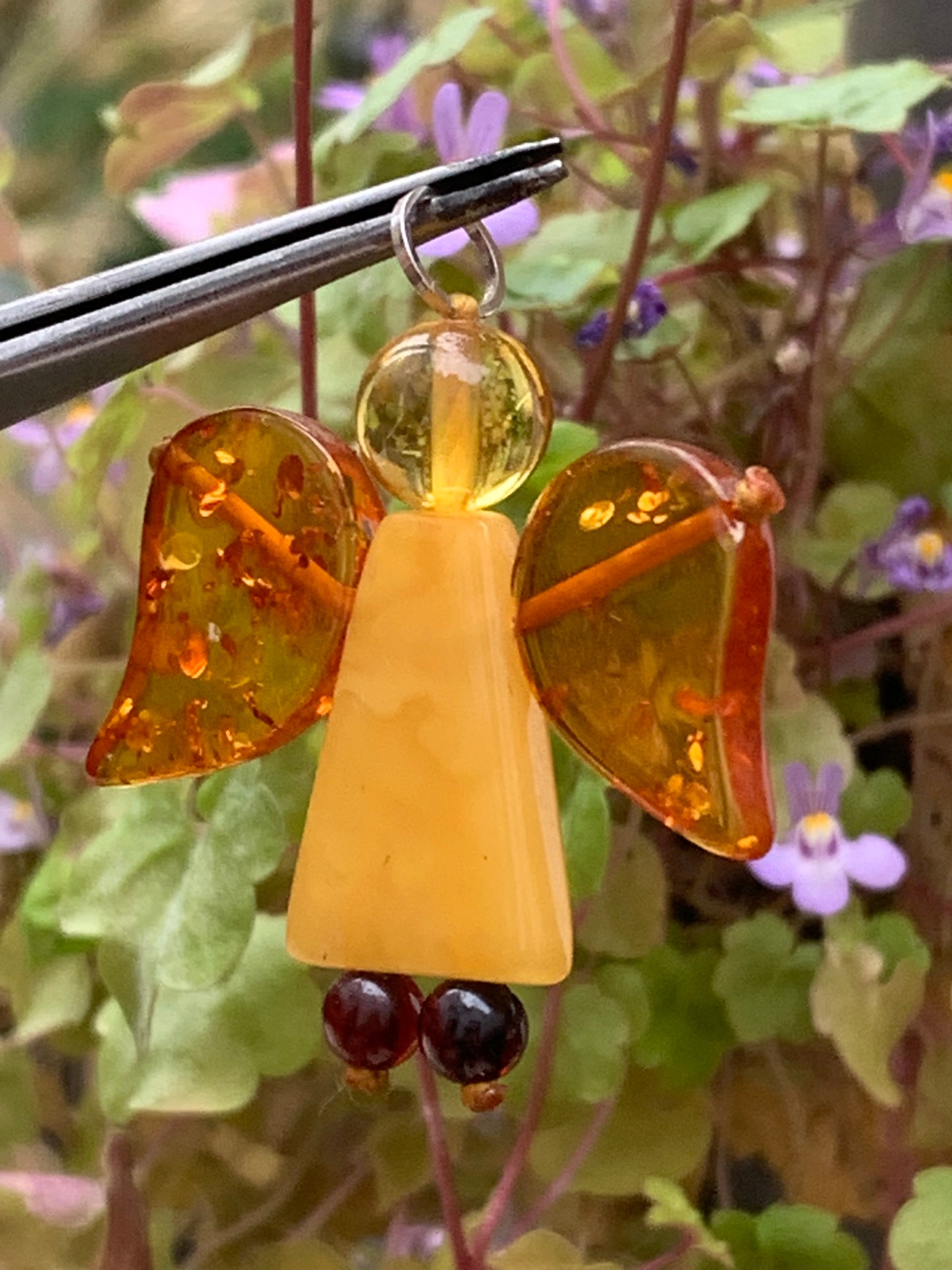 Amber, angel-shaped pendant measuring 38x35x8 millimeters, sold with a sliding (adjustable) black leather cord measuring 40 to 70 centimeters!