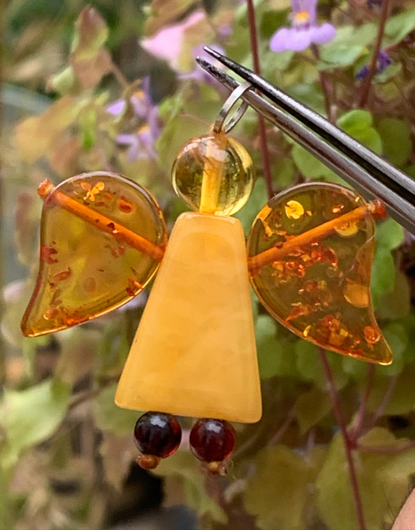 Amber, angel-shaped pendant measuring 38x35x8 millimeters, sold with a sliding (adjustable) black leather cord measuring 40 to 70 centimeters!