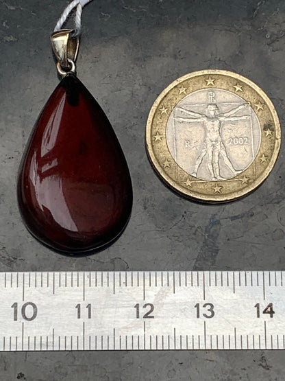 Amber, pendant measuring 40x20x10 millimeters, sold with a sliding (adjustable) black leather cord from 40 to 70 centimeters!