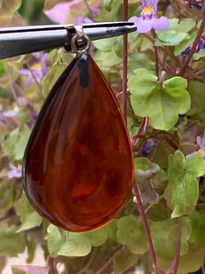 Amber, pendant measuring 40x20x10 millimeters, sold with a sliding (adjustable) black leather cord from 40 to 70 centimeters!