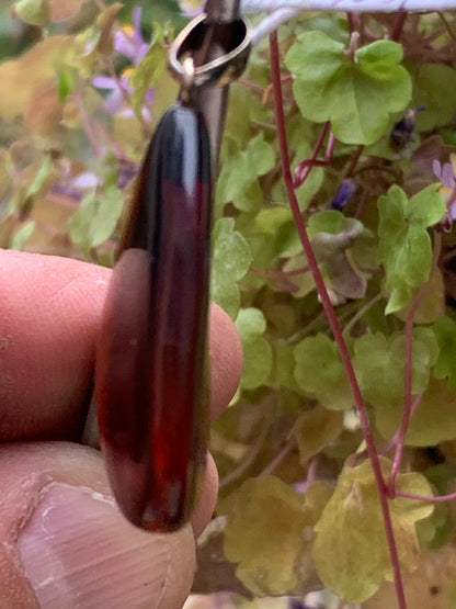 Amber, pendant measuring 40x20x10 millimeters, sold with a sliding (adjustable) black leather cord from 40 to 70 centimeters!