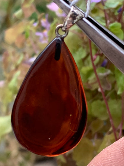 Amber, pendant measuring 40x20x10 millimeters, sold with a sliding (adjustable) black leather cord from 40 to 70 centimeters!