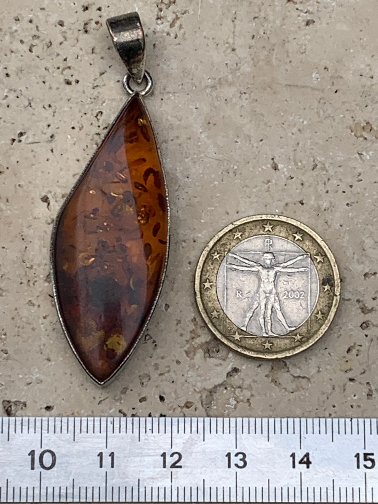 Amber, superb silver pendant measuring 60x20x10 mm. Sold with a sliding (adjustable) black leather cord from 40 to 70 cm!