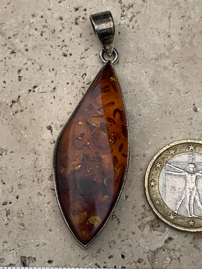 Amber, superb silver pendant measuring 60x20x10 mm. Sold with a sliding (adjustable) black leather cord from 40 to 70 cm!