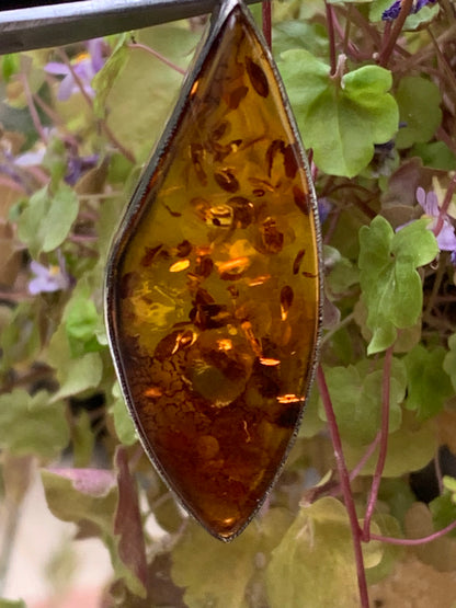 Amber, superb silver pendant measuring 60x20x10 mm. Sold with a sliding (adjustable) black leather cord from 40 to 70 cm!