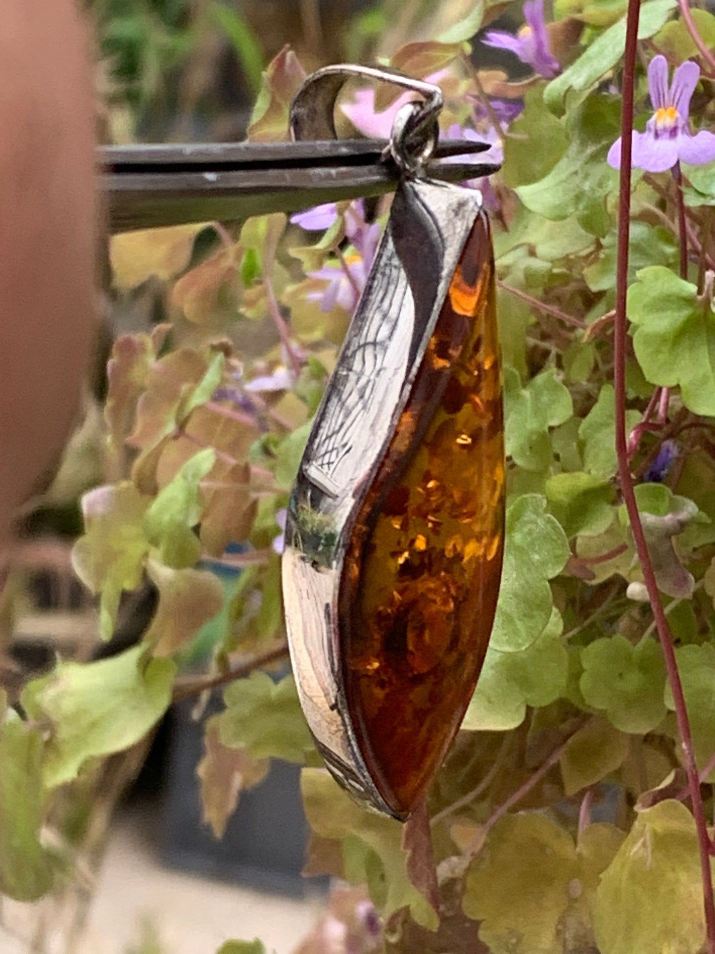 Amber, superb silver pendant measuring 60x20x10 mm. Sold with a sliding (adjustable) black leather cord from 40 to 70 cm!
