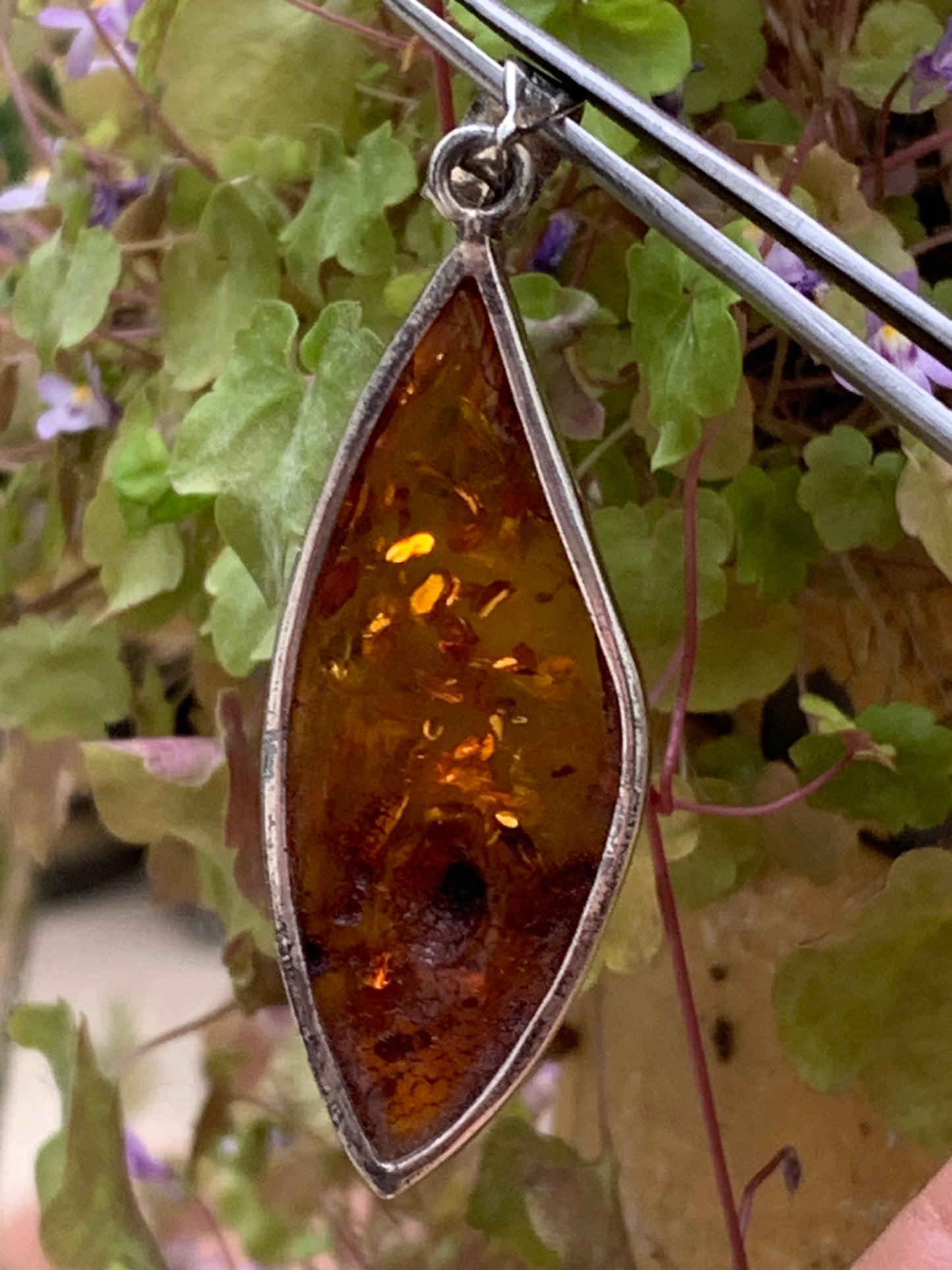 Amber, superb silver pendant measuring 60x20x10 mm. Sold with a sliding (adjustable) black leather cord from 40 to 70 cm!