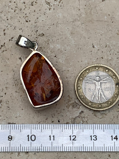 Amber, superb silver pendant measuring 40x20x12 mm. Sold with a sliding (adjustable) black leather cord from 40 to 70 cm!