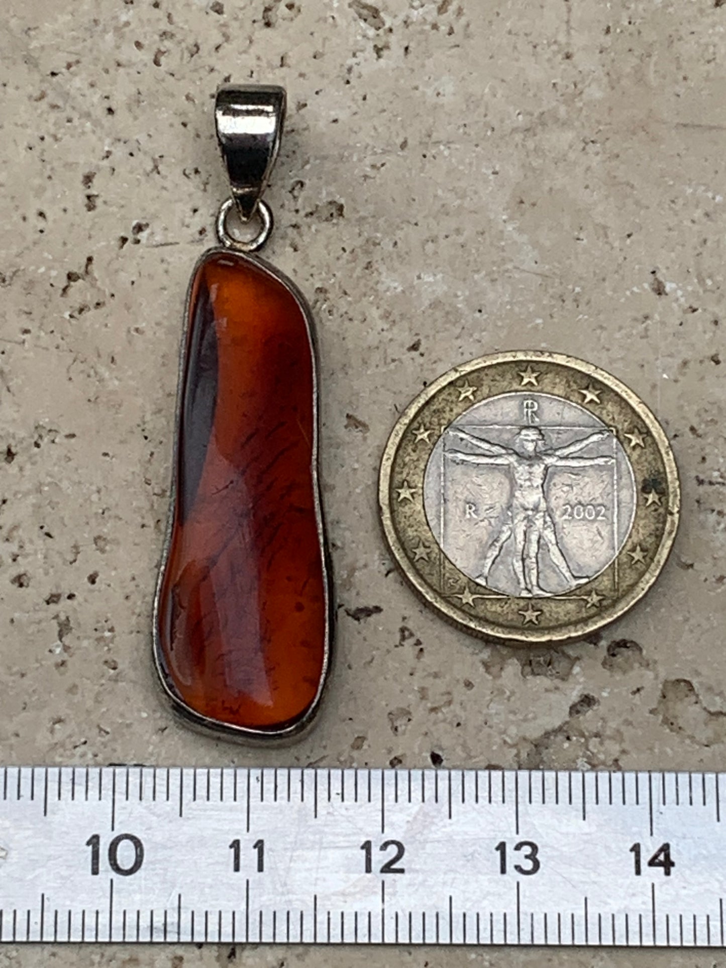 Amber, superb silver pendant measuring 50x15x7 mm. Sold with a sliding (adjustable) black leather cord measuring 40 to 70 cm!