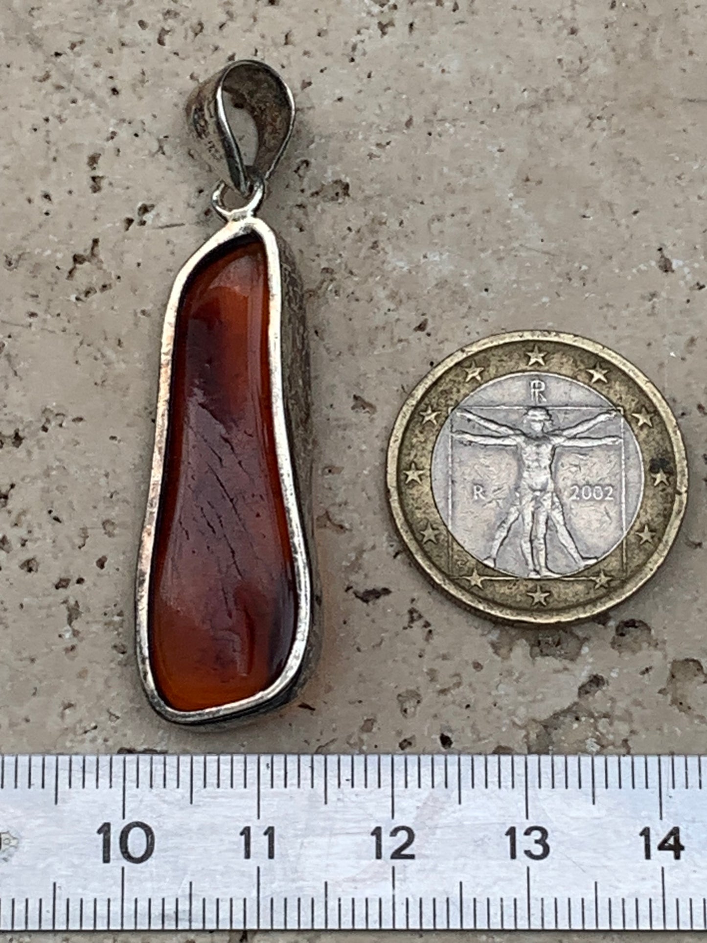 Amber, superb silver pendant measuring 50x15x7 mm. Sold with a sliding (adjustable) black leather cord measuring 40 to 70 cm!