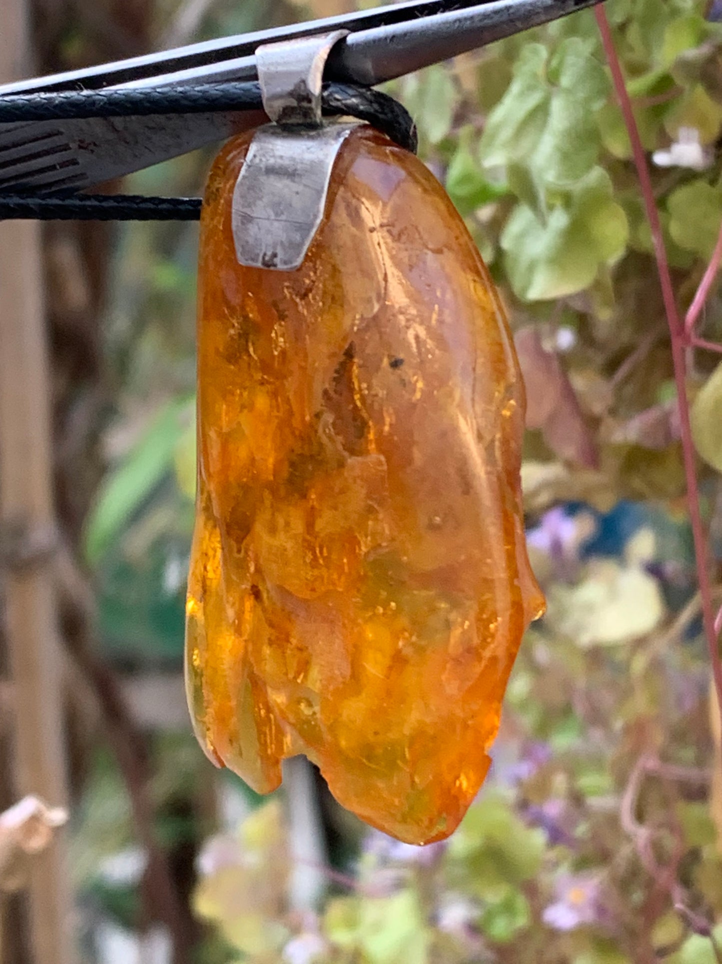 Amber, silver pendant, polished natural pebble measuring 52x30x10 millimeters, sold with a sliding (adjustable) black leather cord measuring 40 to 70 centimeters!