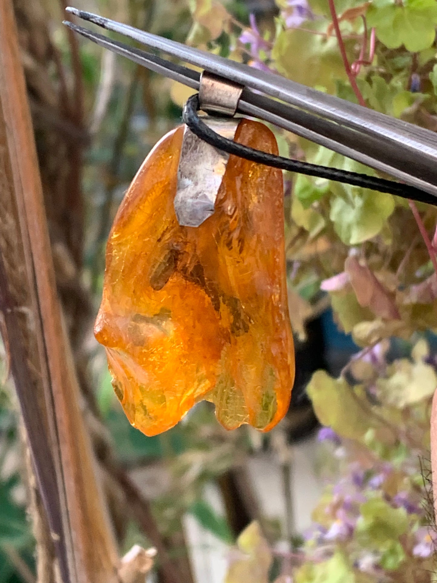 Amber, silver pendant, polished natural pebble measuring 52x30x10 millimeters, sold with a sliding (adjustable) black leather cord measuring 40 to 70 centimeters!
