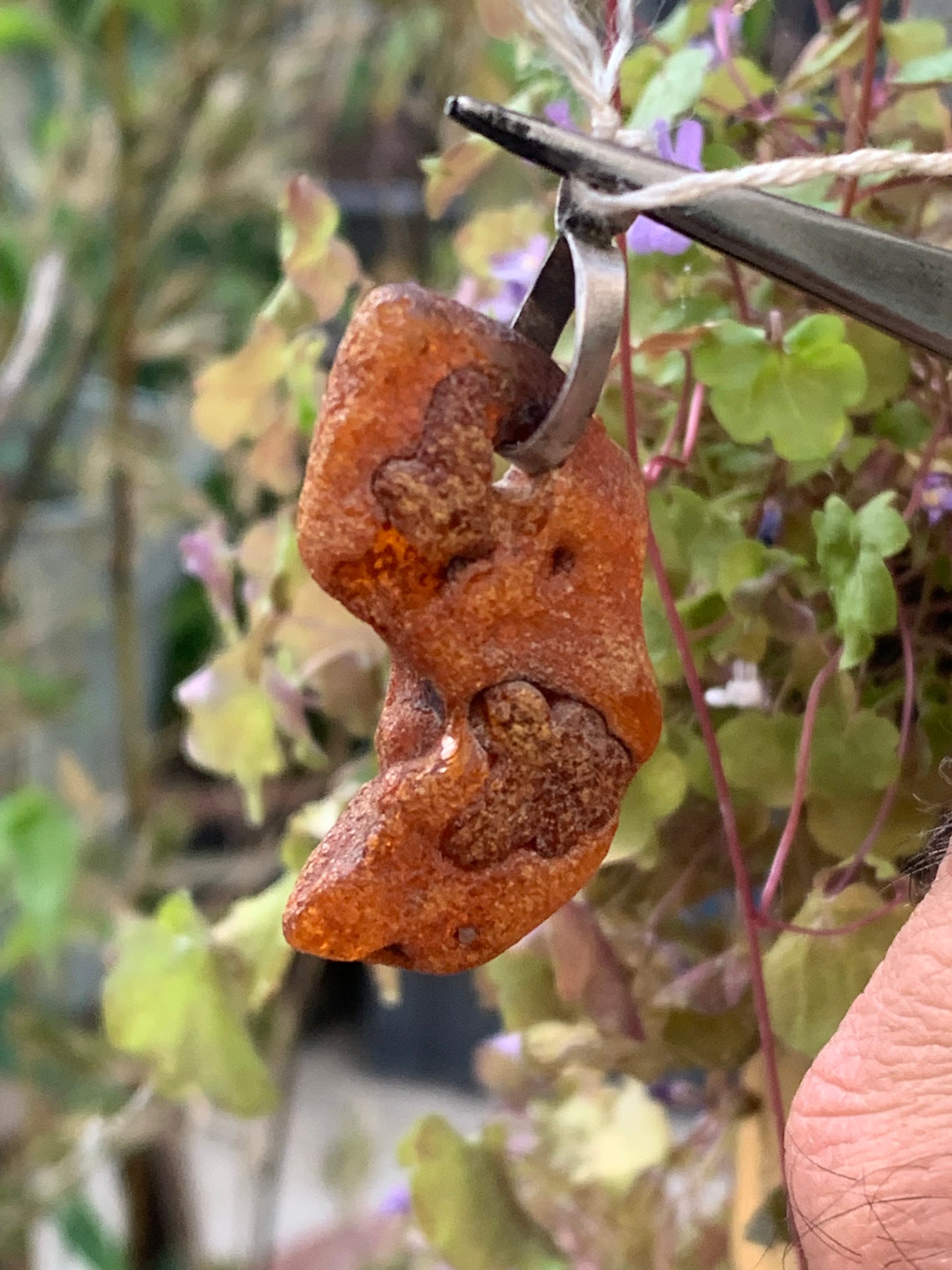 Amber, silver pendant, polished natural pebble measuring 50x20x14 millimeters, sold with a sliding (adjustable) black leather cord measuring 40 to 70 centimeters!