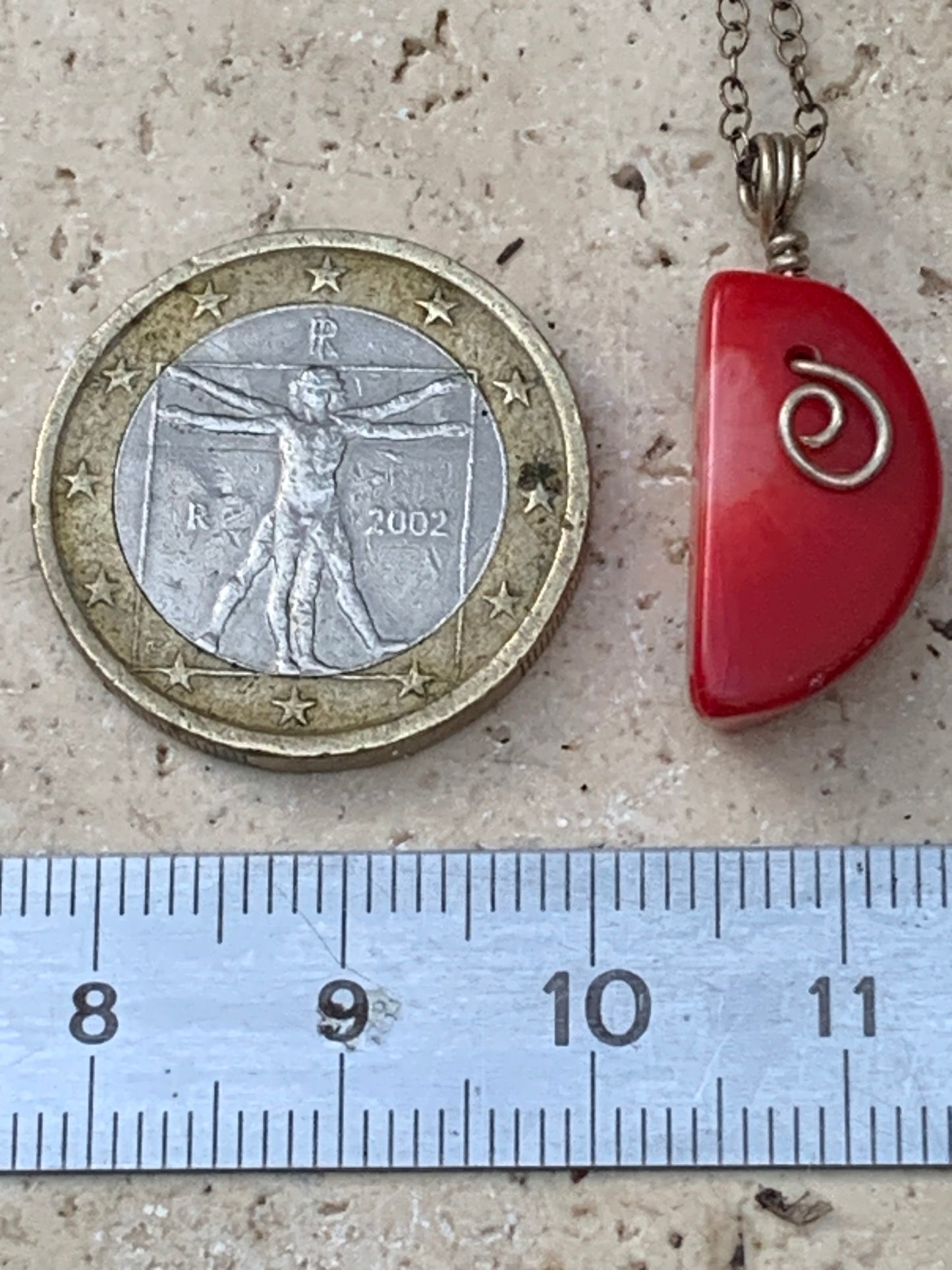 Corail/ Gorgone, pendentif en Argent fait par G & Z, de 26x10x7 millimètres, vendu avec cordon coulissant (réglable), en cuir noir de 40 à 70 centimètres !
