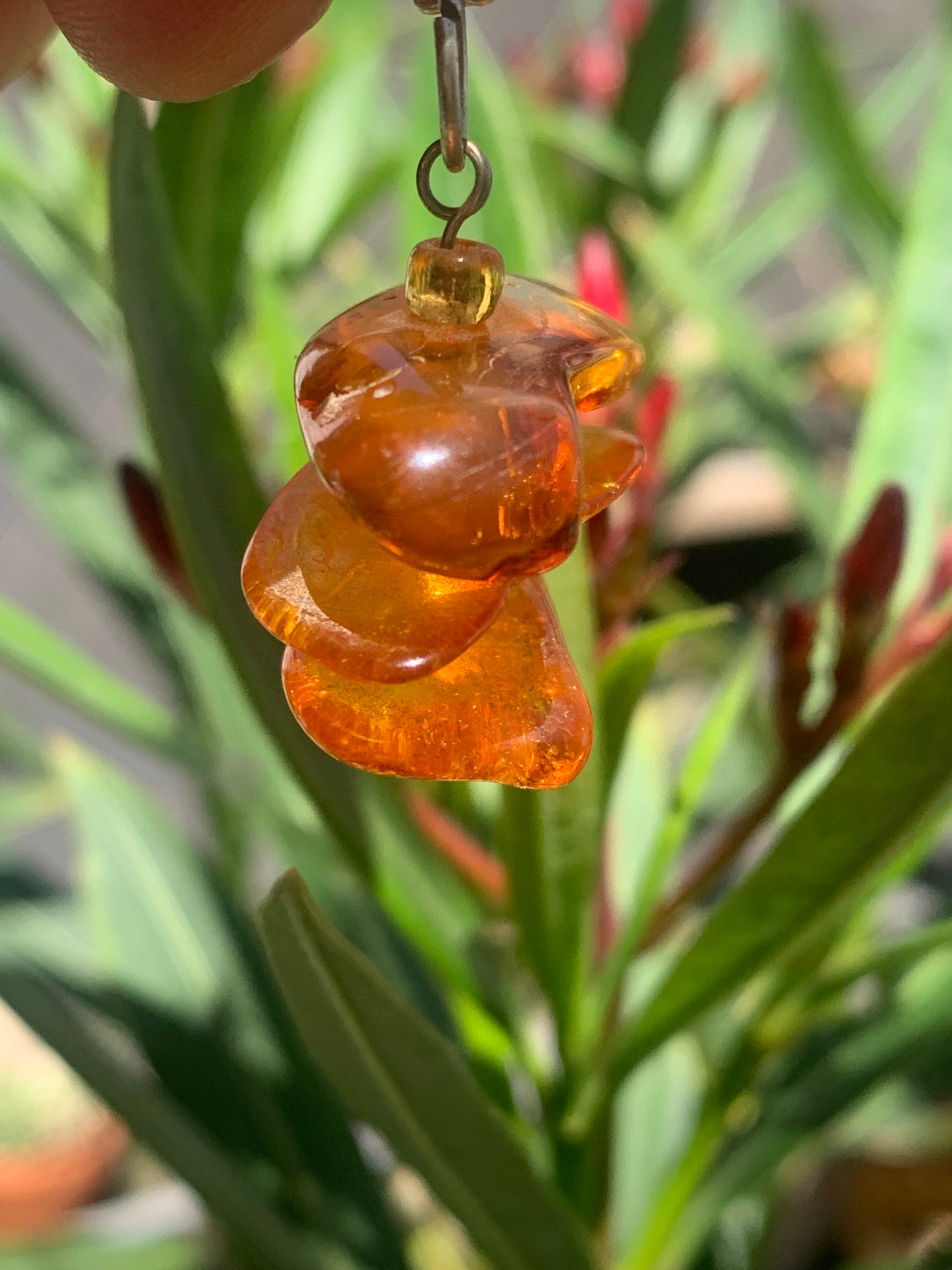 Amber, pendant of 3 polished natural pebbles measuring 32x30x15 millimeters, sold with a sliding cord (adjustable), in black leather from 40 to 70 centimeters!